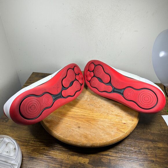 Athletic_Shoes